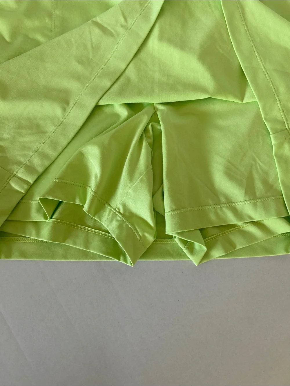 ZENERGY GOLF BY CHICOS SKORT AND TOP LIGHTWEIGHT KNIT FABRIC GREEN & YELLOW SZ X